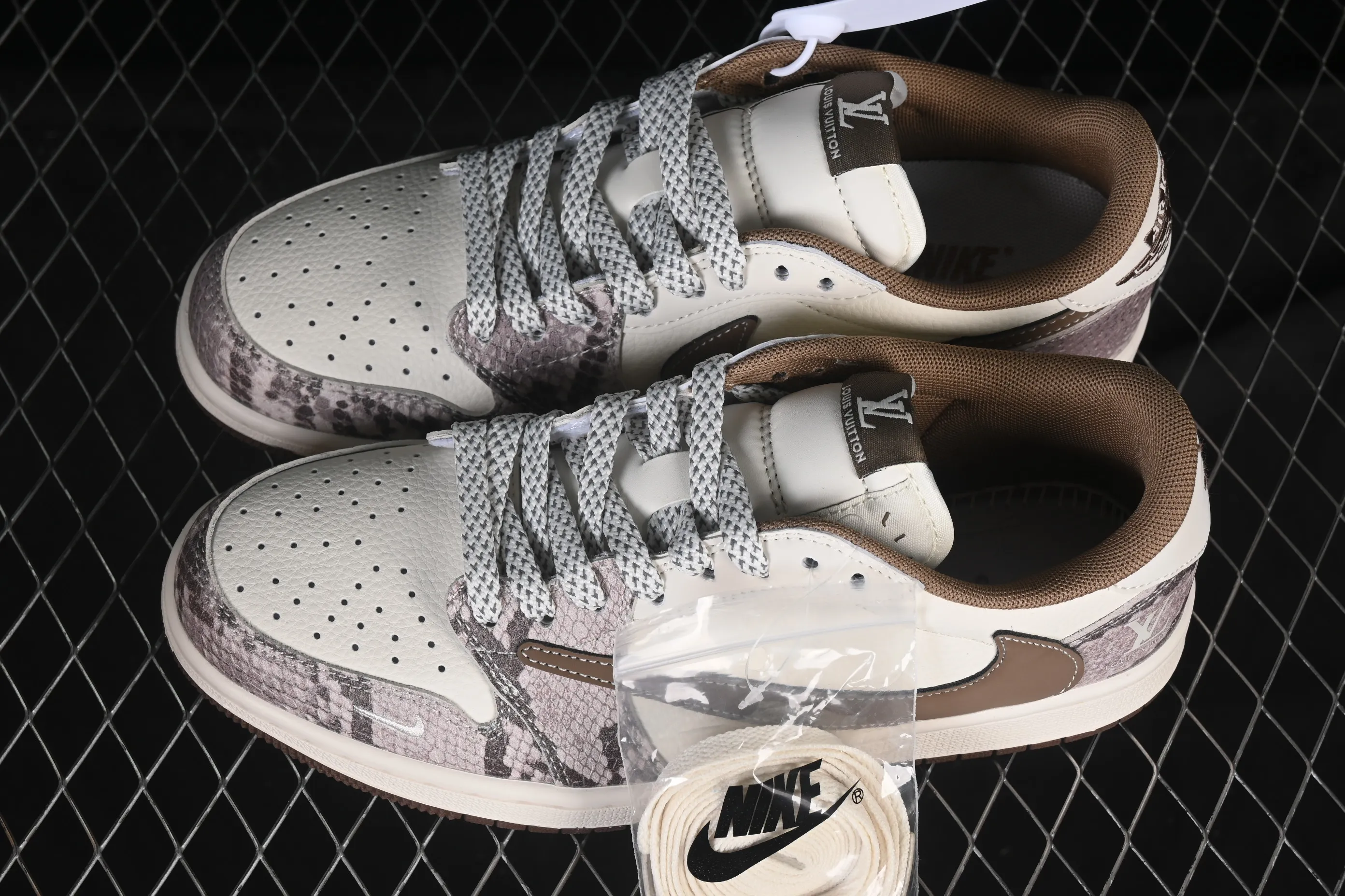 All categories Air Jordan Jordan series basketball shoes Air Jordan 1 Low High-end customized low-top sneakers Travis Scott x Fragment Design x Air Jordan 1 Low OG SP AJ1 Joe 1LV joint brown python pattern low-top cultural casual sneakers XS7089-618